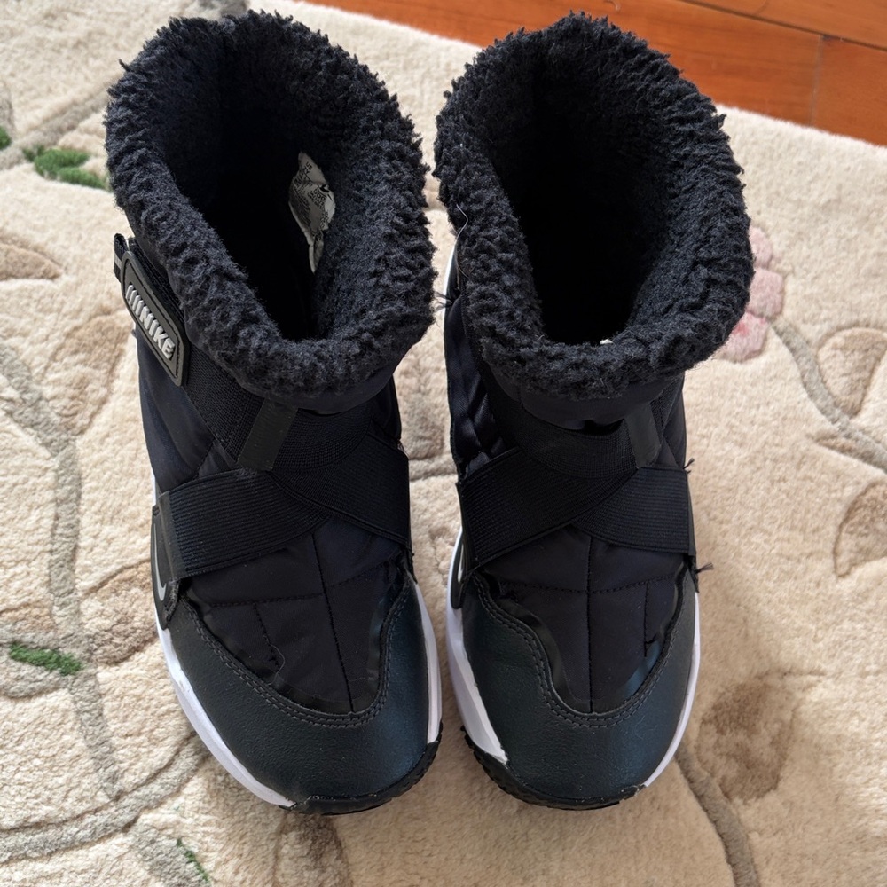 Little Kids Nike Fleece-Lined Winter Sneakers (2) - Picture 2 of 8